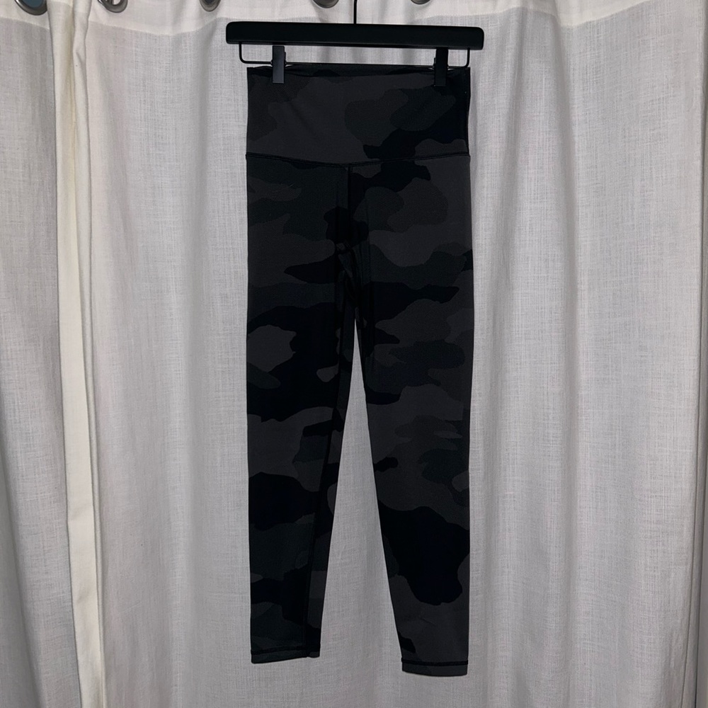 Aerie Chill Play Move Black Camo Leggings